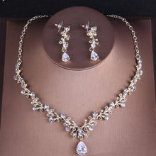 Laden Sie das Bild in den Galerie-Viewer, Baroque Crystal Bridal Jewelry Set Vintage Gold Color Rhinestone Wedding Tiara Crown Necklace Earring Set For Women Bride Gift
