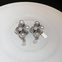 Load image into Gallery viewer, Vintage Flower Women Bridal Earrings Imitation Pearl Drop Earrings