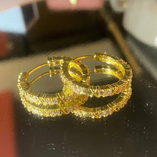 Laden Sie das Bild in den Galerie-Viewer, Fashion Women&#39;s Earrings Gold Color Hoops with Cubic Zirconia Female Metal Earrings