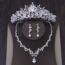 Carica l&#39;immagine nel visualizzatore di Gallery, Baroque Crystal Bridal Jewelry Set Vintage Gold Color Rhinestone Wedding Tiara Crown Necklace Earring Set For Women Bride Gift