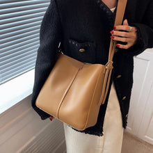 Laden Sie das Bild in den Galerie-Viewer, 2 Pieces Small Pu Leather Shoulder Handbag for Women Vintage Fashion Crossbody Bags