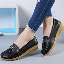 Laden Sie das Bild in den Galerie-Viewer, Women Soft Leather Loafers Casual Shoes Slip On Sports Shoes - www.eufashionbags.com