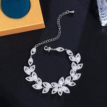 Laden Sie das Bild in den Galerie-Viewer, Shiny Cubic Zirconia Cluster Flower Leaf Women Wedding Bracelets cw58 - www.eufashionbags.com