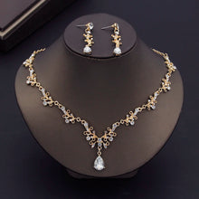 Carica l&#39;immagine nel visualizzatore di Gallery, Gorgeous Crystal Wedding Dress Choker Necklace Sets for Women Bridal Jewelry Sets Tiaras Crown Earrings Bride Jewelry Sets