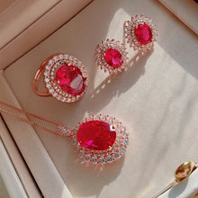 Charger l&#39;image dans la galerie, Rose Gold Pigeon Egg Shaped Ruby Ring Earrings Necklace Wedding Proposal Fashion Jewelry