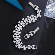 Laden Sie das Bild in den Galerie-Viewer, White Marquise Cut Cubic Zirconia Bracelets Chunky Luxury Bridal Jewelry