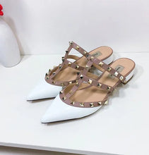 Charger l&#39;image dans la galerie, Shiny Gold Rivets T- Strap Sandals 4cm Med Heels Slippers Summer Mujer Sexy Dress Shoes Patent Leather And Matte Claussure