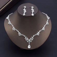 Carica l&#39;immagine nel visualizzatore di Gallery, Gorgeous Crystal Wedding Dress Choker Necklace Sets for Women Bridal Jewelry Sets Tiaras Crown Earrings Bride Jewelry Sets