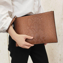Load image into Gallery viewer, Luxury 3D Serpentine women Clutch Bags Fashion pu Leather Envelope Bag n50 - www.eufashionbags.com