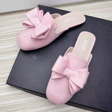 Laden Sie das Bild in den Galerie-Viewer, Women Spongy Sole Slippers Butterfly-Knot Flat Slides Square Toe Wide Fitting Flock Cloth Summer Sweet Shoes