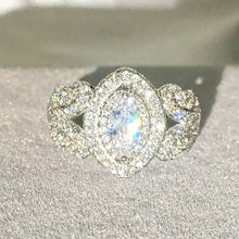 Cargar imagen en el visor de la galería, Women Rings with Brilliant Cubic Zirconia Silver Color Engagement Rings for Lover
