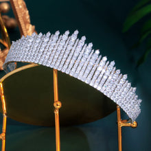 Carica l&#39;immagine nel visualizzatore di Gallery, Luxury Shiny Round Cubic Zirconia Big Headwear Queen Crown for Women