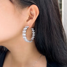 Charger l&#39;image dans la galerie, Double Cluster Chunky Cubic Zirconia Paved Big Luxury Half Round Bridal Hoop Earrings for Women b06