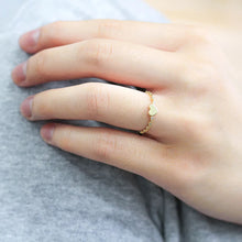 Cargar imagen en el visor de la galería, Chic Heart Rings for Women Minimalist Wedding Band Accessories Proposal Engagement Ring