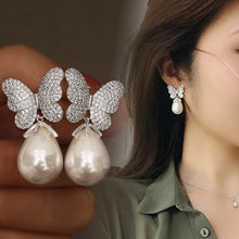 Laden Sie das Bild in den Galerie-Viewer, Aesthetic Butterfly Earrings with Pear Imitation Pearl Earrings for Women Wedding Party Luxury Trendy Jewelry