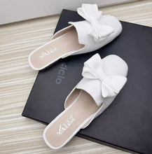 Carica l&#39;immagine nel visualizzatore di Gallery, Women Spongy Sole Slippers Butterfly-Knot Flat Slides Square Toe Wide Fitting Flock Cloth Summer Sweet Shoes