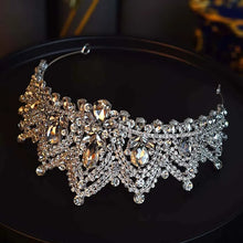 Carica l&#39;immagine nel visualizzatore di Gallery, Luxury Diverse Silver Color Crystal Bridal Tiaras Crowns Rhinestone Pageant Headpiece e57