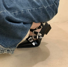 Laden Sie das Bild in den Galerie-Viewer, Pointed Toe Women Flat Loafers Belt Buckle Fashion Party Pumps Black White Silver Loafers Shoes Low Heels 35-39