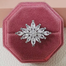 Laden Sie das Bild in den Galerie-Viewer, Luxury Flower Engagement Rings for Women  Christmas Gift Jewelry n15