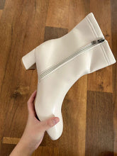 画像をギャラリービューアに読み込む, Winter Warm Plush Women Ankle Boots Fashion Zippers Thick High Heel Shoes h32