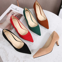 Carica l&#39;immagine nel visualizzatore di Gallery, Women 5cm High Heels Scarpin Valentine Low Heels Pumps Pointed Toe Kitten Heels Green Flock Plus Size Red Shoes