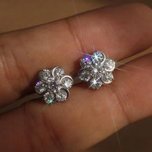 Cargar imagen en el visor de la galería, Chic Flower-shaped Cubic Zirconia Stud Earrings for Women Daily Wear Female Piercing Accessories