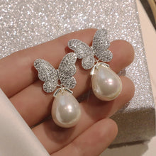 Laden Sie das Bild in den Galerie-Viewer, Aesthetic Butterfly Earrings with Pear Imitation Pearl Earrings for Women Wedding Party Luxury Trendy Jewelry