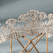 Laden Sie das Bild in den Galerie-Viewer, Luxury Royal Queen Geometric Crystal Bridal Tiaras Crowns Baroque Rhinestone Pageant Diadem Headpieces