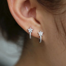 Laden Sie das Bild in den Galerie-Viewer, Chic Stars Hoop Earrings Women Dainty Ear Piercing Accessories Daily Wear Fashion Versatile Jewelry