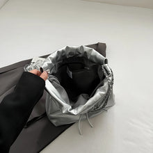 Laden Sie das Bild in den Galerie-Viewer, Pu Leather Silver Shoulder Bags for Women 2024 Fashion Handbags and Purses Chain Crossbody Bucket Bag