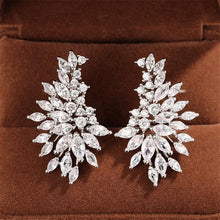 Charger l&#39;image dans la galerie, Sparkling Cubic Zirconia Stud Earrings Women Wedding ewelry he102 - www.eufashionbags.com