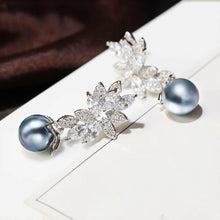 Carica l&#39;immagine nel visualizzatore di Gallery, Multi Colored Imitation Pearl Dangle Earrings Leaf Design Aesthetic Earrings for Women Dazzling CZ Luxury Trendy Jewelry