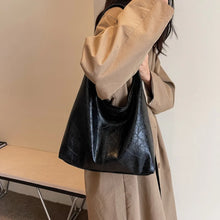 Laden Sie das Bild in den Galerie-Viewer, Soft PU Leather Shoulder Bag for Women Wedding Totes All-match Underarm Bag Bolso Mujer Fashion Large Handbag
