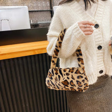 画像をギャラリービューアに読み込む, Plush Leopard Print Small Shoulder Bag Trendy Designer Faux Fur Women&#39;s Bag q101