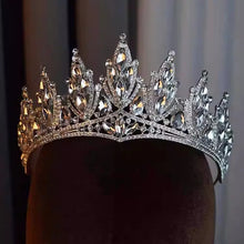 Laden Sie das Bild in den Galerie-Viewer, Baroque Luxury Sparkling Crystal Bridal Tiaras Cubic Zircon Crown Rhinestone Pageant Diadem Headpieces Wedding Hair Accessories