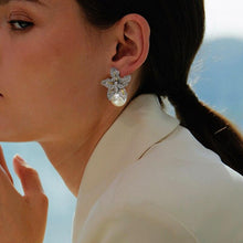 Charger l&#39;image dans la galerie, Trendy Flower Simulated Pearl Stud Earrings for Women he173 - www.eufashionbags.com