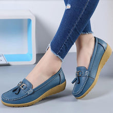 Laden Sie das Bild in den Galerie-Viewer, Women Soft Leather Loafers Casual Shoes Slip On Sports Shoes - www.eufashionbags.com