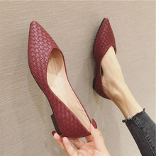 Cargar imagen en el visor de la galería, Black Pointed Shoes for Women Flats Comfortable Slip on Casual Shoes Size 45 46 q3