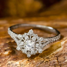 Cargar imagen en el visor de la galería, Women Luxury Paved Snowflake Rings Sparkling Crystal CZ Wedding Jewelry n228