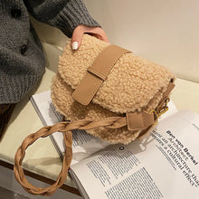 Carica l&#39;immagine nel visualizzatore di Gallery, 2023 Winter Women&#39;s Shoulder Bag Messenger Weave Strap Saddle Armpit Bag New High-quality Plush Fur Bag Women&#39;s Handbag Designer