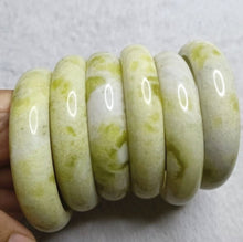 Laden Sie das Bild in den Galerie-Viewer, Genuine Natural Green Jade Bangle Bracelet White Jade bangle Yellow Jade Bangles