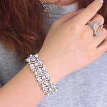 Charger l&#39;image dans la galerie, Chunky White Cluster Cubic Zircon Flower Bridal Pearl Bracelets for Women cw25 - www.eufashionbags.com
