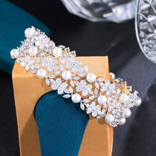 Carica l&#39;immagine nel visualizzatore di Gallery, Chunky White Cluster Cubic Zircon Flower Bridal Pearl Bracelets for Women cw25 - www.eufashionbags.com